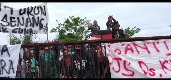 Warga Desa Kamiri Demo, Tuntut Pengunduran Diri Pjs Kepala Desa